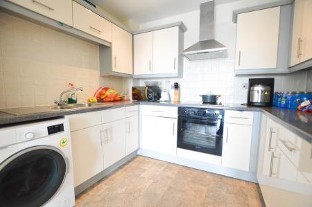 1 bedroom Flat to let in Parkhouse Court, Hatfield, AL10