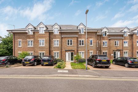 1 bedroom Flat for sale in Neville Close, St Albans, AL3