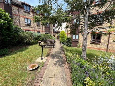 1 bedroom Flat for sale in Beaumonds Hatfield Road, St Albans, AL1