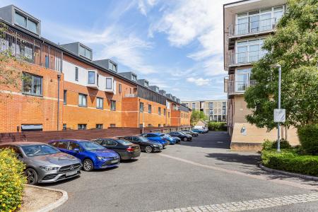 2 bedroom Flat for sale in 83 Camp Road, St Albans, AL1
