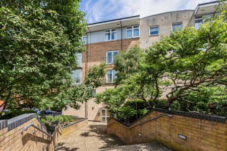 2 bedroom Flat for sale in 83 Camp Road, St Albans, AL1