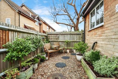 1 bedroom House to let in Tilsworth Walk, St Albans, AL4