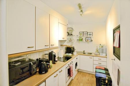 1 bedroom Flat to let in Windsor Court, St Albans, AL1