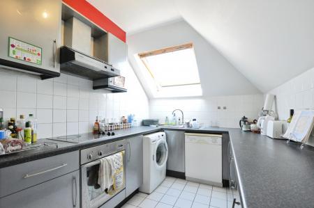 2 bedroom Flat to let in Park View Close, St Albans, AL1