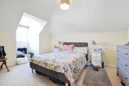 2 bedroom Flat to let in Park View Close, St Albans, AL1