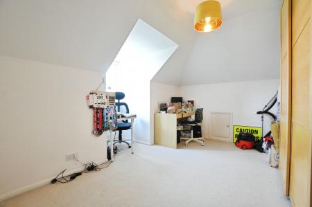 2 bedroom Flat to let in Park View Close, St Albans, AL1