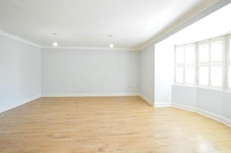2 bedroom Flat to let in 21-23 London Road, St Albans, AL1