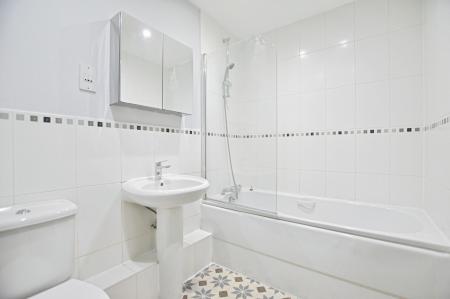 2 bedroom Flat to let in 21-23 London Road, St Albans, AL1
