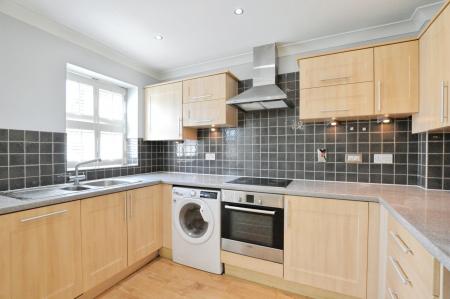 2 bedroom Flat to let in 21-23 London Road, St Albans, AL1