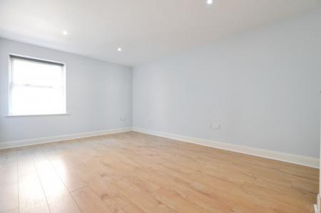 2 bedroom Flat to let in 21-23 London Road, St Albans, AL1