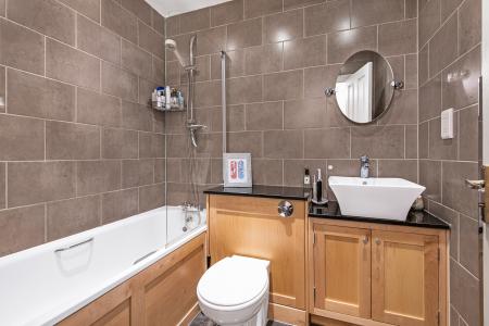 1 bedroom Flat for sale in Beningfield Drive, London Colney, AL2