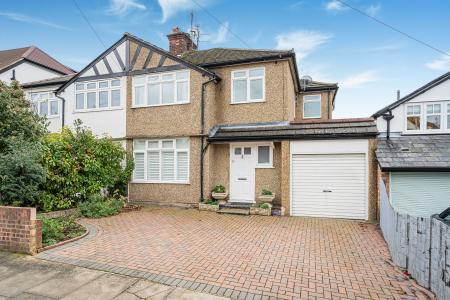 4 bedroom Semi-detached house to let in Salisbury Avenue, St Albans, AL1