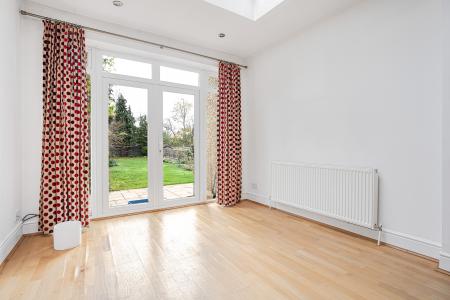 4 bedroom Semi-detached house to let in Salisbury Avenue, St Albans, AL1