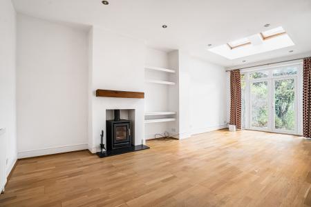 4 bedroom Semi-detached house to let in Salisbury Avenue, St Albans, AL1