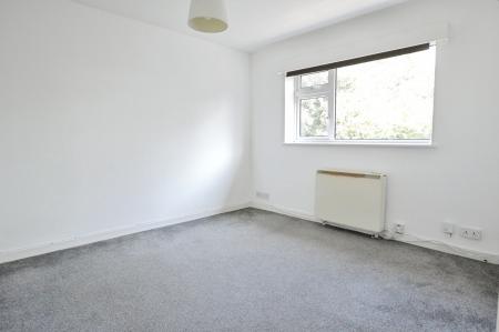 2 bedroom Flat to let in The Ridgeway, St Albans, AL4
