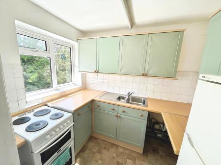 2 bedroom Flat to let in The Ridgeway, St Albans, AL4