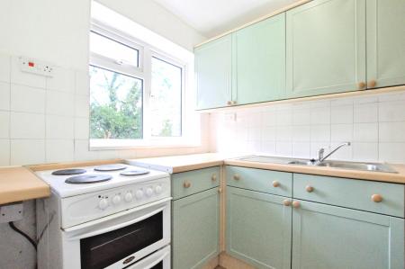 2 bedroom Flat to let in The Ridgeway, St Albans, AL4