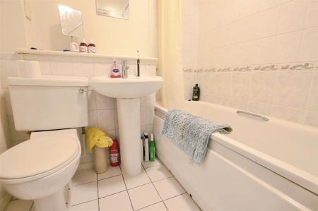 1 bedroom Flat to let in Park View Close, St Albans, AL1