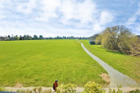 1 bedroom Flat to let in Park View Close, St Albans, AL1
