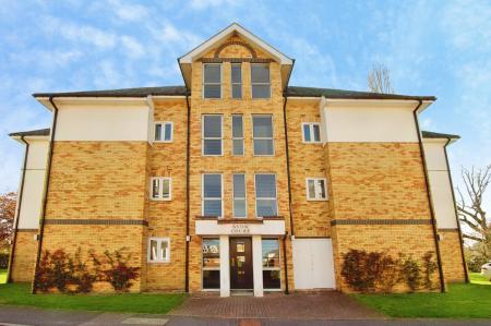 1 bedroom Flat to let in Park View Close, St Albans, AL1
