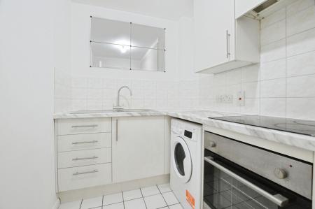 1 bedroom Flat to let in Park View Close, St Albans, AL1