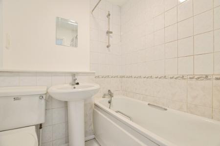 1 bedroom Flat to let in Park View Close, St Albans, AL1