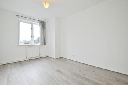 1 bedroom Flat to let in Park View Close, St Albans, AL1