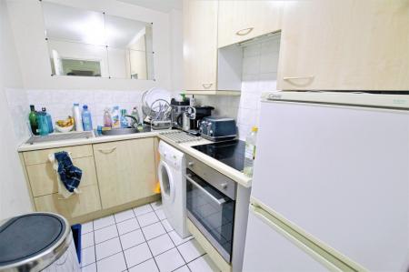 1 bedroom Flat to let in Park View Close, St Albans, AL1