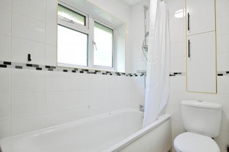 1 bedroom House to let in Larkswood Rise, St Albans, AL4