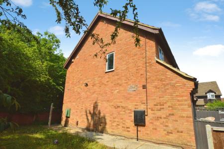 1 bedroom House to let in Larkswood Rise, St Albans, AL4