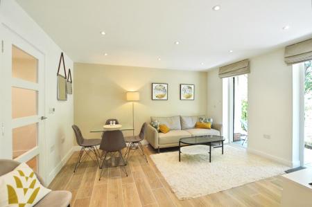 2 bedroom Flat to let in The Limes, St Albans, AL1