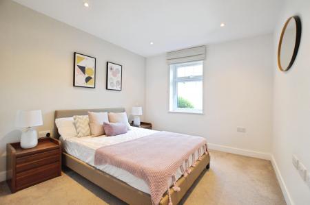 2 bedroom Flat to let in The Limes, St Albans, AL1