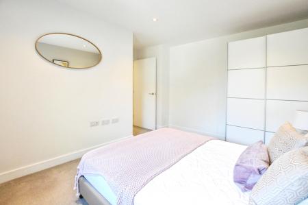 2 bedroom Flat to let in The Limes, St Albans, AL1