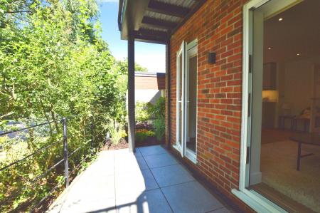 2 bedroom Flat to let in The Limes, St Albans, AL1