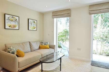 2 bedroom Flat to let in The Limes, St Albans, AL1