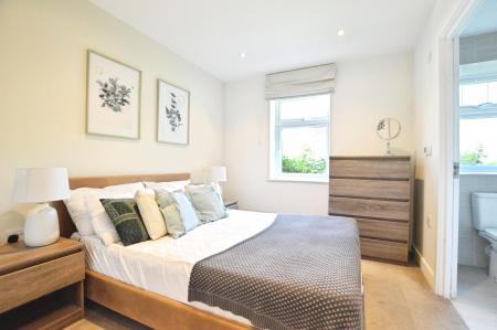 2 bedroom Flat to let in The Limes, St Albans, AL1