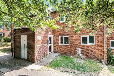 1 bedroom Flat for sale in Dellfield, St Albans, AL1