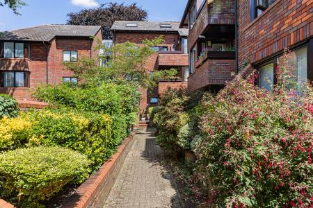 2 bedroom Flat for sale in Tankerfield Place, St Albans, AL3