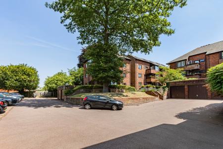 2 bedroom Flat for sale in Tankerfield Place, St Albans, AL3