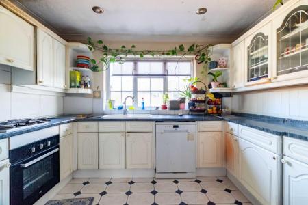 4 bedroom Terraced House for sale in Wallingford Walk, St Albans, AL1