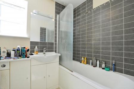 2 bedroom Flat to let in Banfield Court, London Colney, AL2