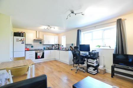 2 bedroom Flat to let in Banfield Court, London Colney, AL2