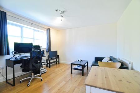 2 bedroom Flat to let in Banfield Court, London Colney, AL2