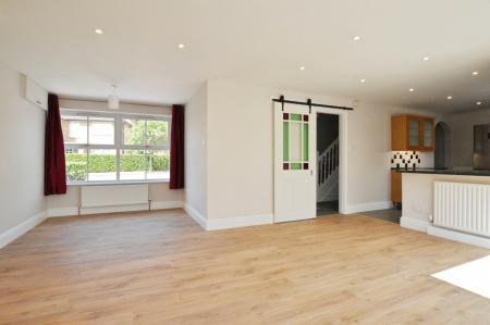 4 bedroom Detached house to let in Russet Drive, St Albans, AL4