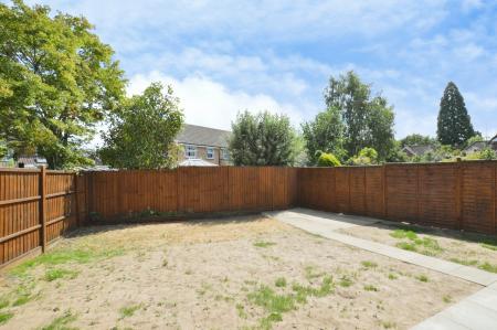 4 bedroom Detached house to let in Russet Drive, St Albans, AL4