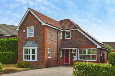 4 bedroom Detached house to let in Russet Drive, St Albans, AL4