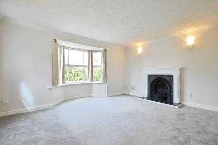 4 bedroom Detached house to let in Russet Drive, St Albans, AL4