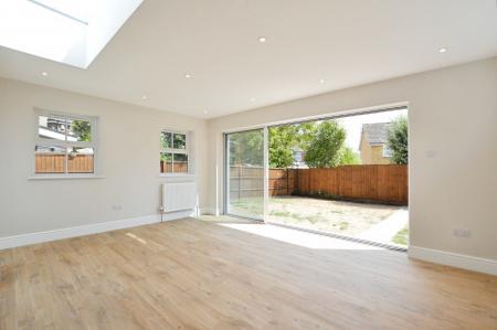 4 bedroom Detached house to let in Russet Drive, St Albans, AL4