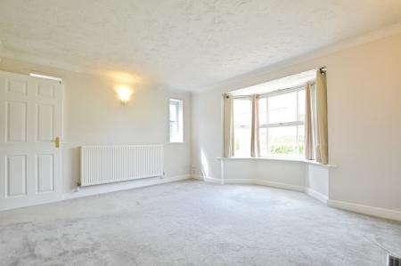 4 bedroom Detached house to let in Russet Drive, St Albans, AL4