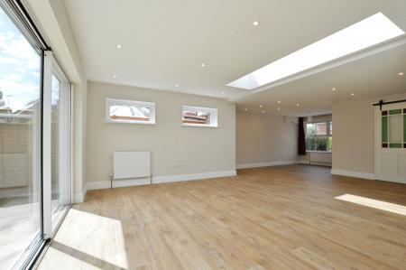 4 bedroom Detached house to let in Russet Drive, St Albans, AL4
